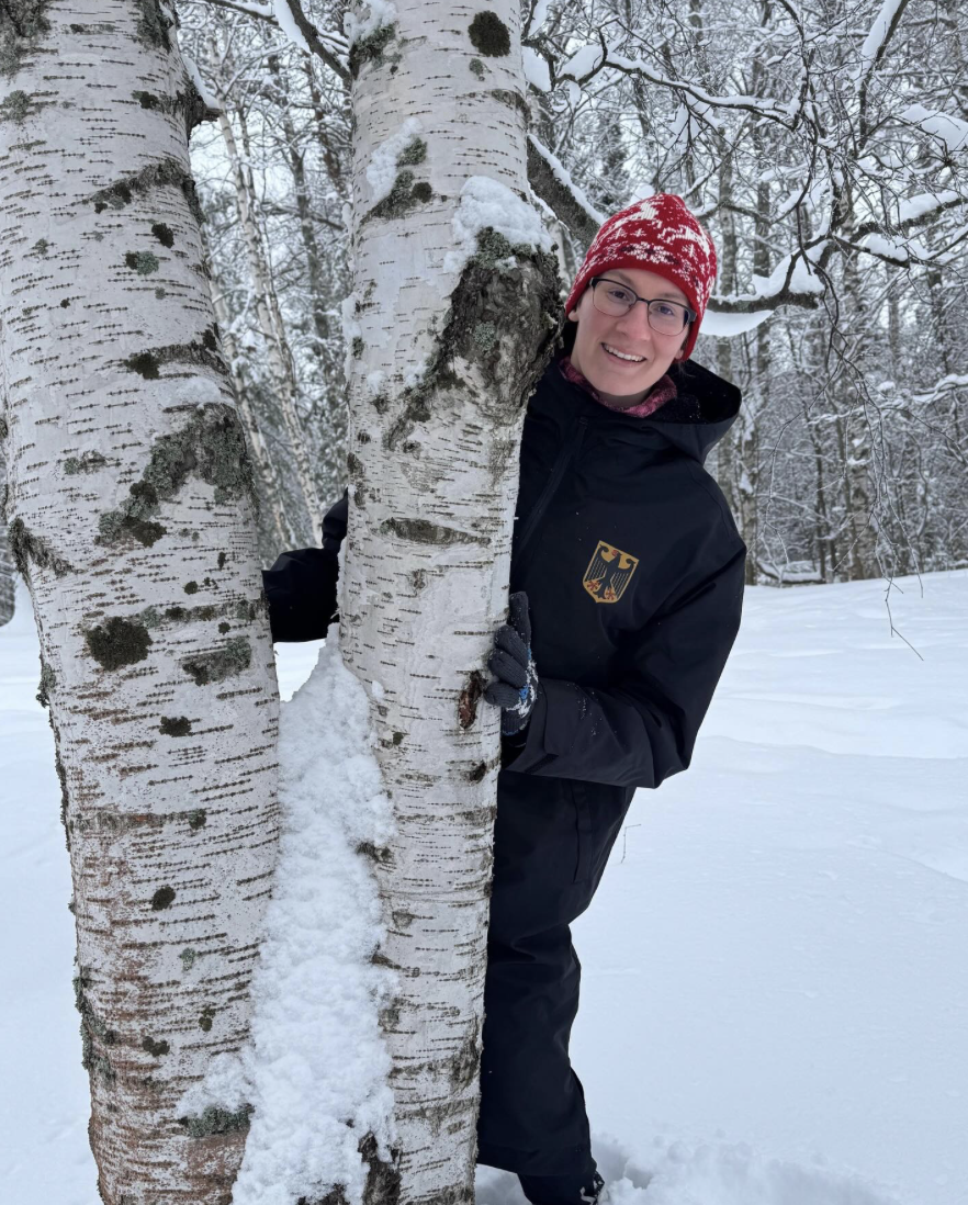 Mehr über den Artikel erfahren Sieben Medaillen bei der Weltmeisterschaft: Alisa Fatum-Böker glänzt im Eiswasser von Oulu
